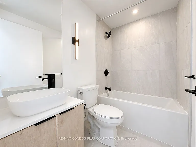 1185 Dupont St #1019 — Photo 17