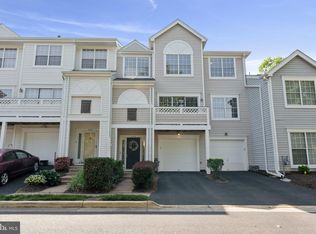 14413 Glencrest Cir #111, Centreville, VA 20120