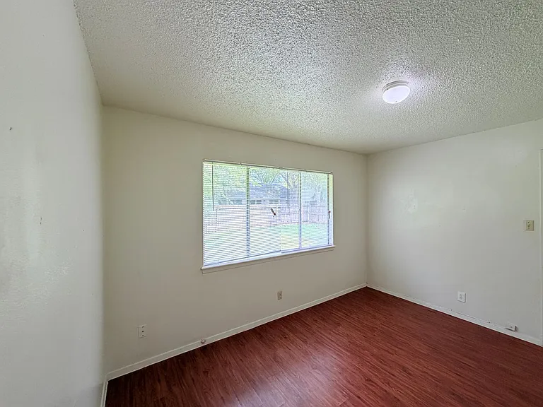 5206 Village Trl — Photo 13