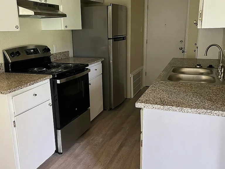 817 Betsy Ross Dr #A — Photo 7
