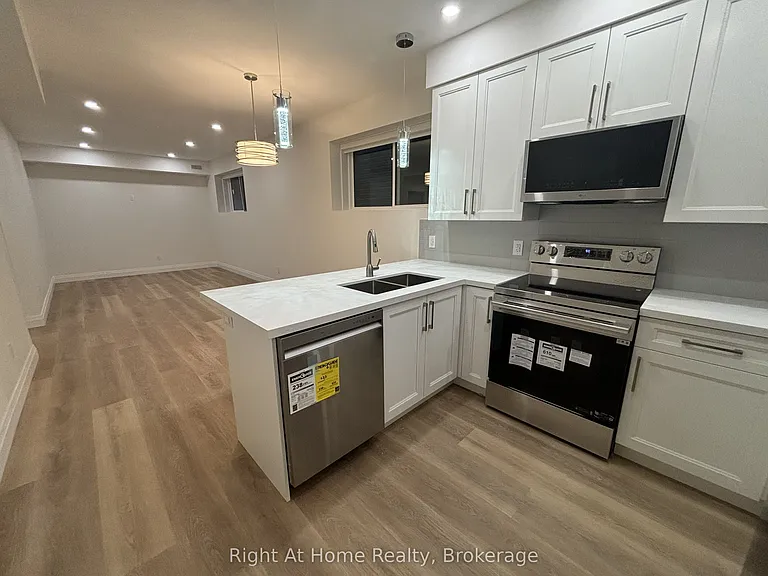 576 Guelph St — Photo 8