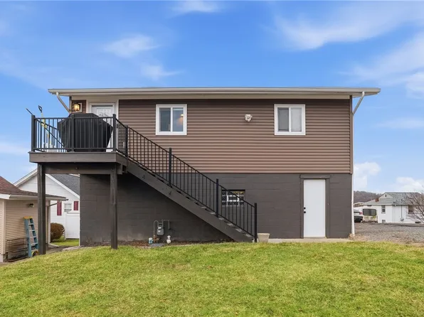 215 1/2 Dombroski Ave, New Kensington, PA 15068