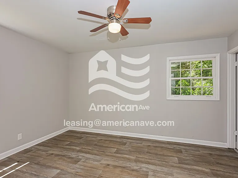 1544681_010_main_bedroom_9.jpg