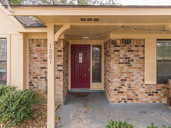 4th image of 1001 Pecan Dr