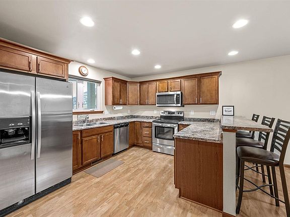 5th image of 736 Croell Ave