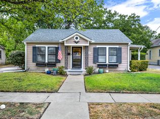 218 E Ireland St, Seguin, TX 78155