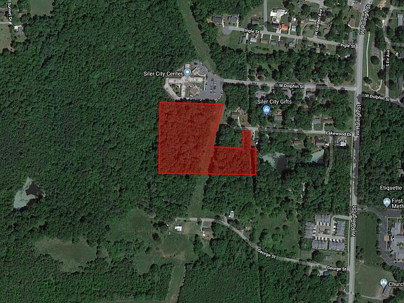 4th image of Lakewood Dr