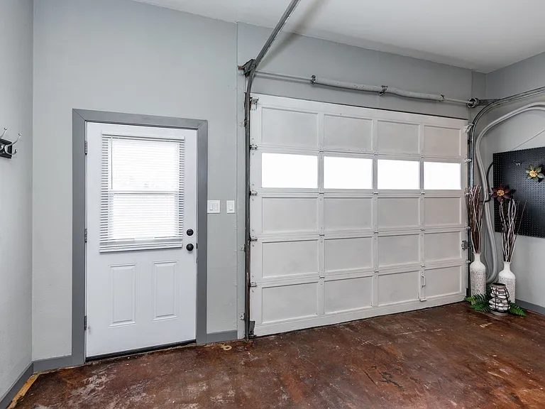 3800 1/2 Templeton Gap Rd — Photo 6