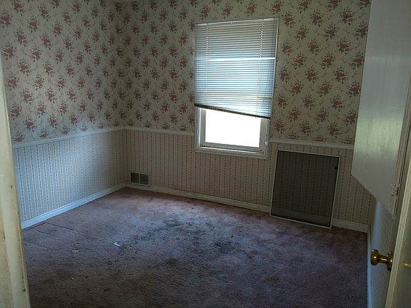 4th image of 484 N Main St