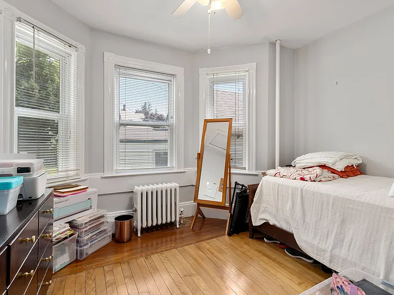 27 Siren St #1 — Photo 9