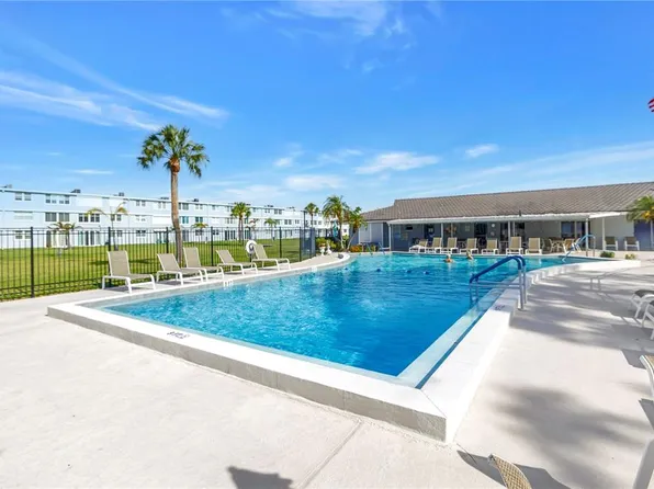 4715 Bay St NE APT 320, Saint Petersburg, FL 33703