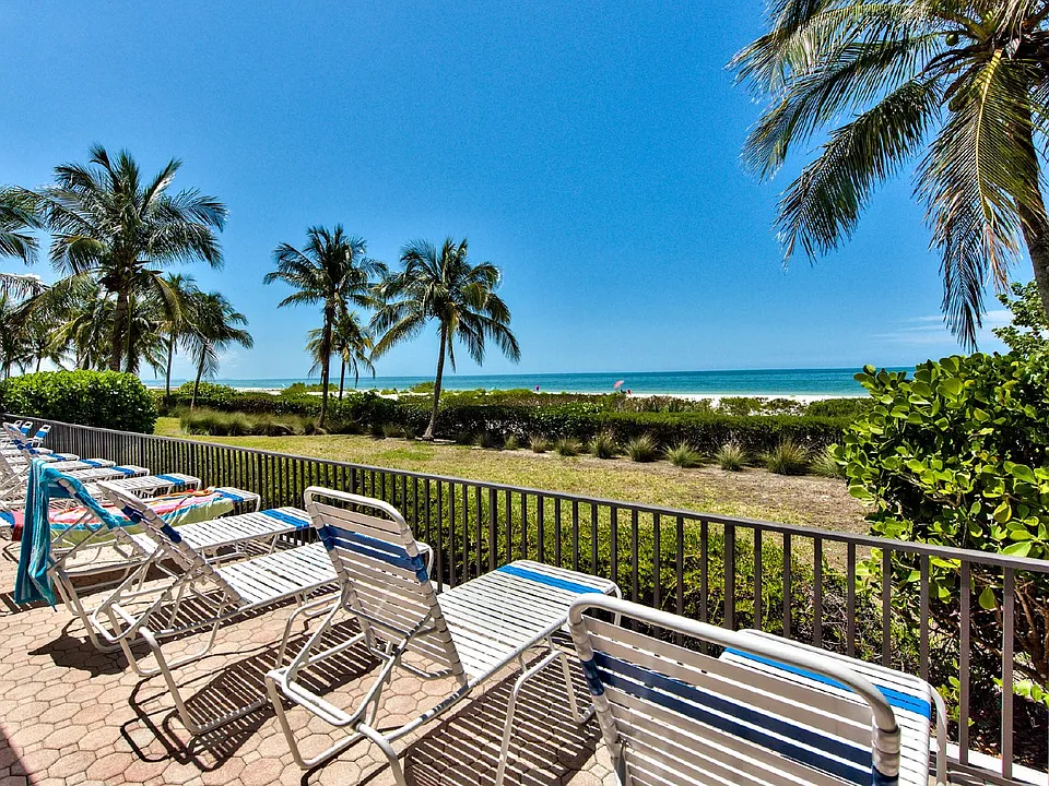 7500 Estero Blvd #202
