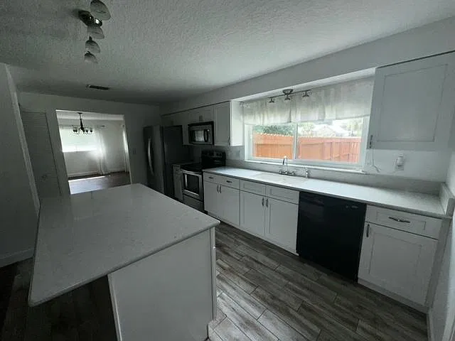 3228 Davis St — Photo 4