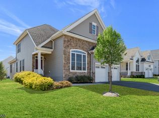 8 Shenandoah Pl, Somerset, NJ 08873