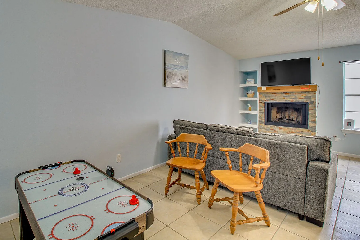 2 bed, 2.0 bath, 1097 sqft, $3,258 — Photo 1