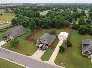 1430 Lakeview Dr, Edmond, OK 73034