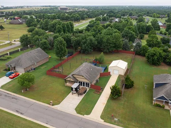 1430 Lakeview Dr, Edmond, OK 73034
