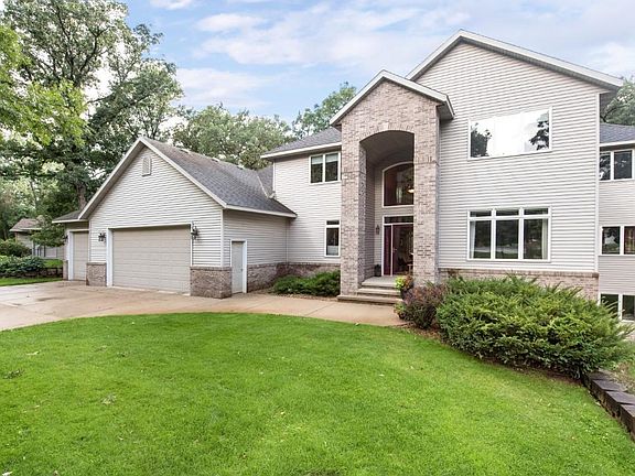 2nd image of 2108 White Oaks Cir NE