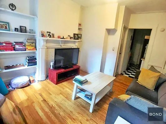 Rented by Bond New York | media 2