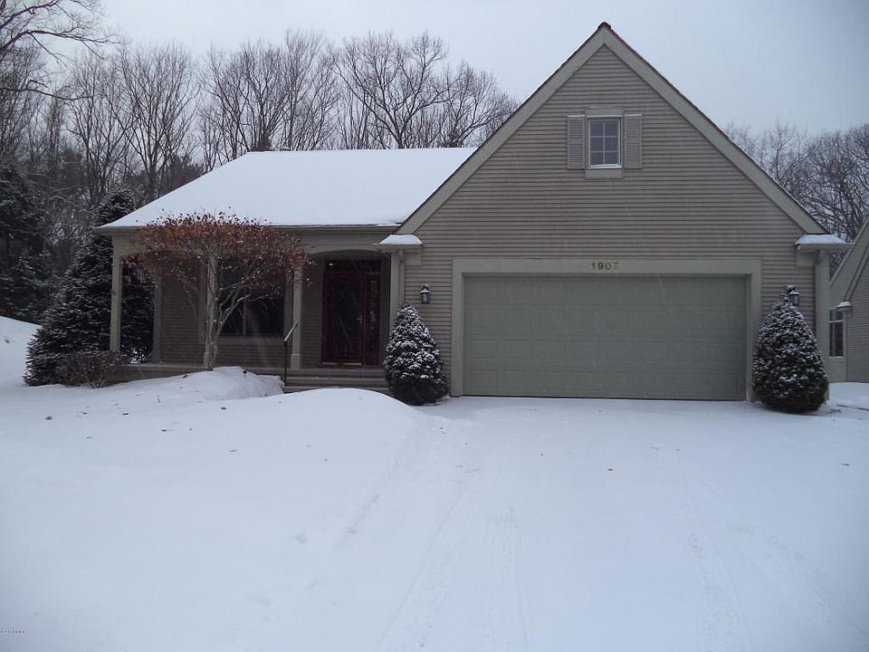 1st image of 1907 Forest Glen Dr