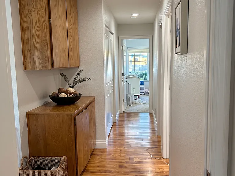 4535 Amiens Ave — Photo 8