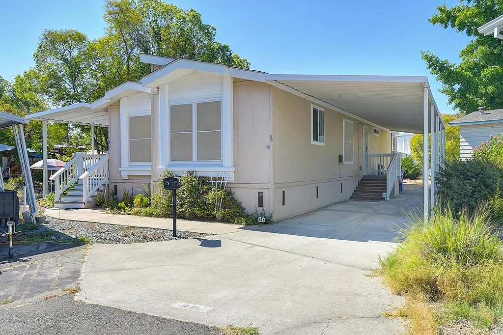 86 Monterey Ln photo 1