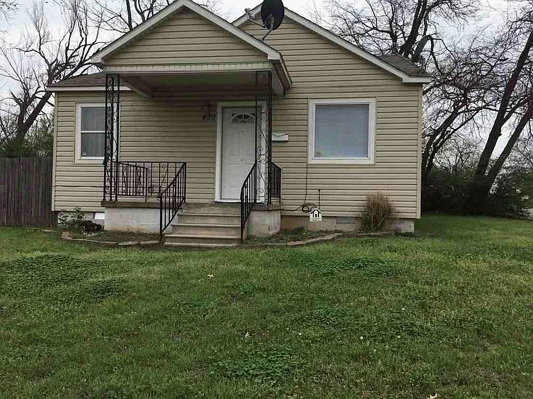 430 N Pesotum Ave — Photo 1