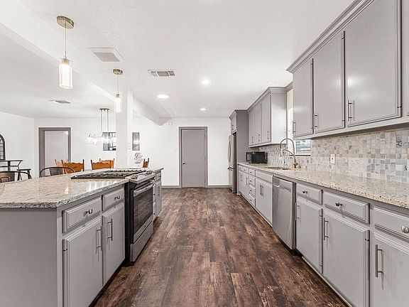 4th image of 2415 W Cuthbert Ave