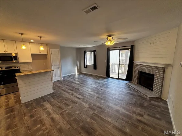 1606 Willow Wren Ct #305, Florissant, MO 63033