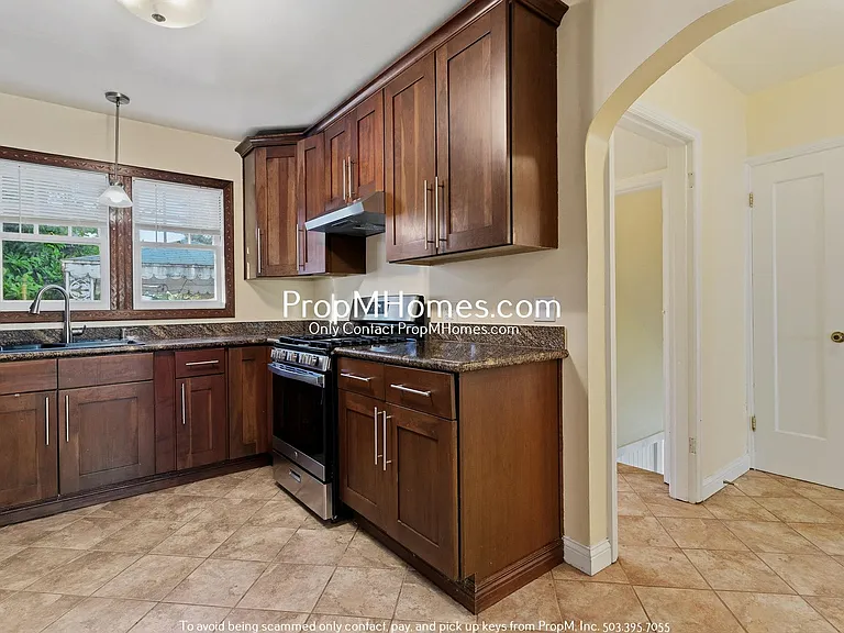 19825 SE Stark St — Photo 10