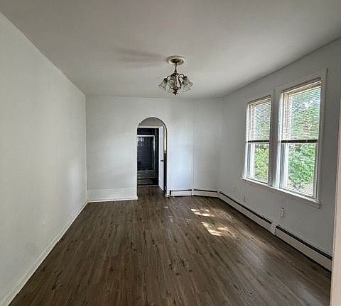4th image of 12 Bond St Floor 2