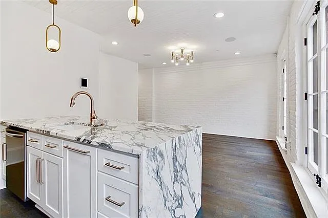2 bed, 2.0 bath, 900 sqft, $2,400 — Photo 4