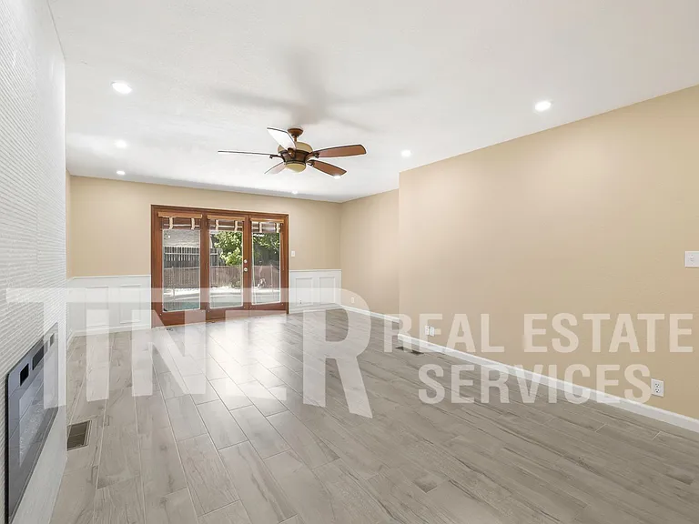 1721 Oakwood Dr — Photo 14