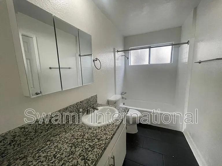345 E Stepney St #4 — Photo 6