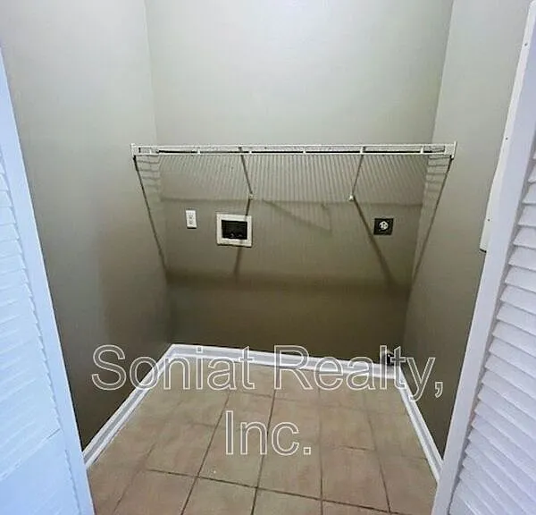 2645 N Galvez St — Photo 8