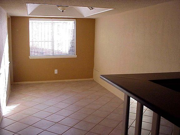5th image of 704 El Centauro Dr