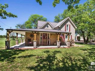 506 N 6th St, White City, KS 66872