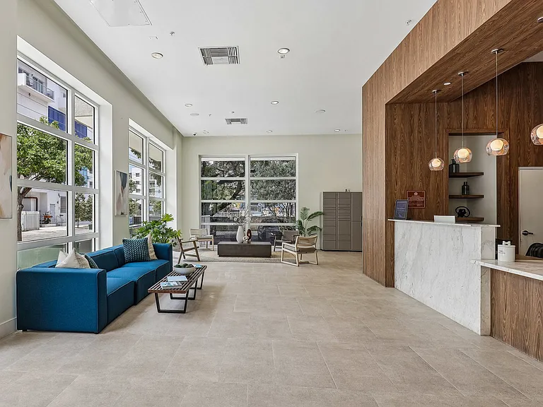 Riverview One Apartments — Photo 25