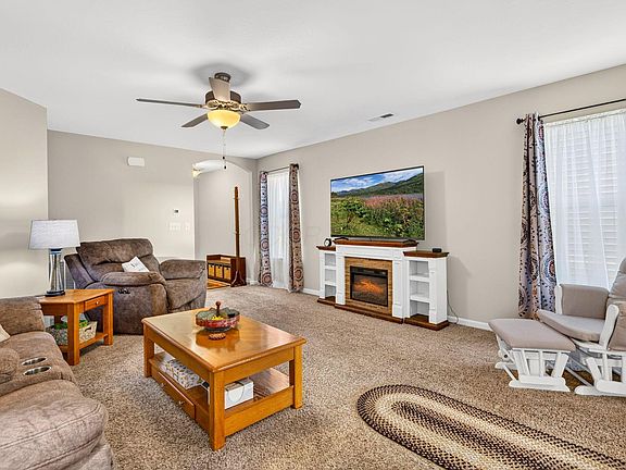 3rd image of 4932 Crestbrook Dr