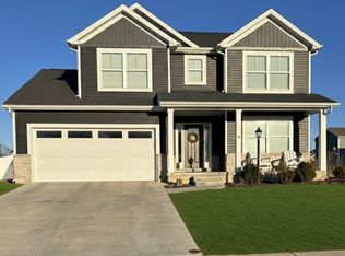 718 Cole Ln, Mahomet, IL 61853