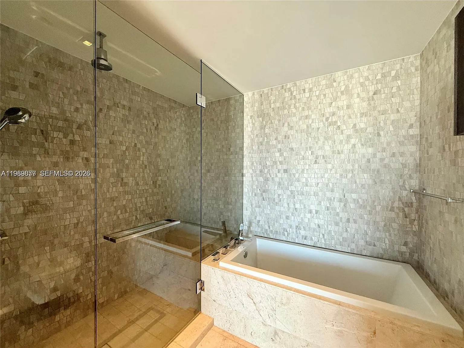 1 bed, 1.5 bath, 885 sqft, $4,295 — Photo 2