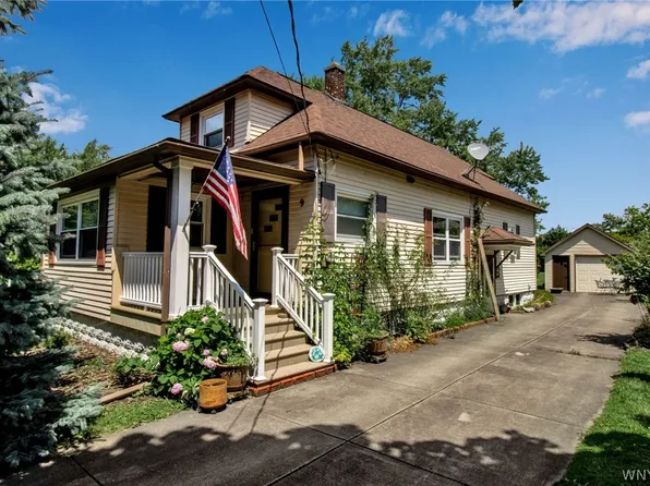 9 Brandel Ave, Lancaster, NY 14086