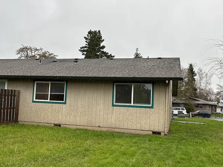 125-27 NE Kingwood Dr — Photo 14