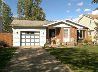 99 Sunset Ct, Amherst, NY 14228