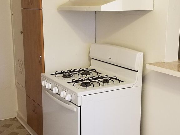 2nd image of 915 E Palmer Ave APT 21