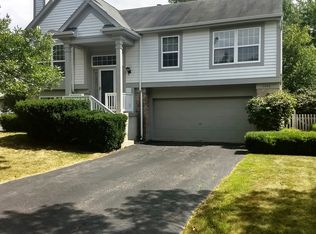 1410 Leeward Ct, Grayslake, IL