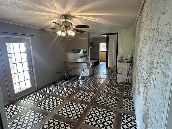 3rd image of 300 Jo Cir