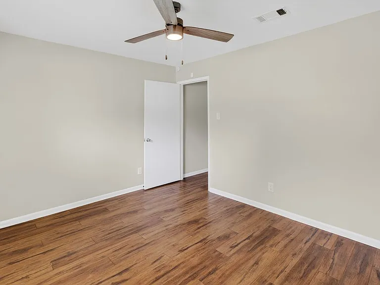 5502 Effingham Dr — Photo 5