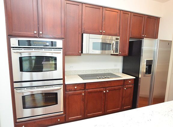 4th image of 1235 S Prairie Ave APT 3409
