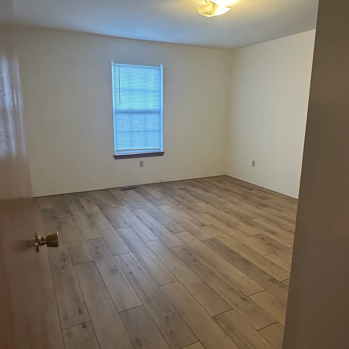 2501 Northampton Dr — Photo 4